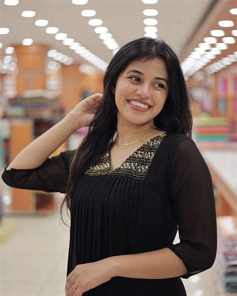 Shop Women’s Kurtis & Designer Sarees Online – Swapna Weddings