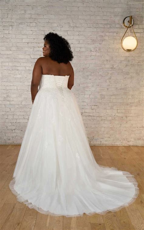 Romantic Plus Size Strapless Wedding Dress with Floral Lace