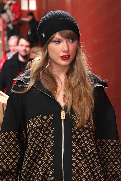 Taylor Swift Gan Bangs 4,859 Taylor Swift Bangs Stock Photos, High Res