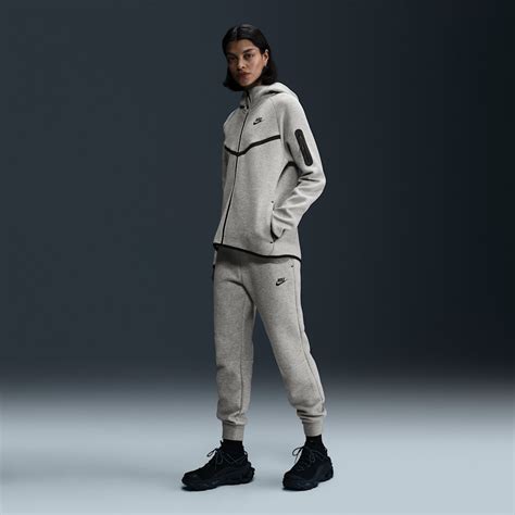 Nike Tech Fleece. Nike CA