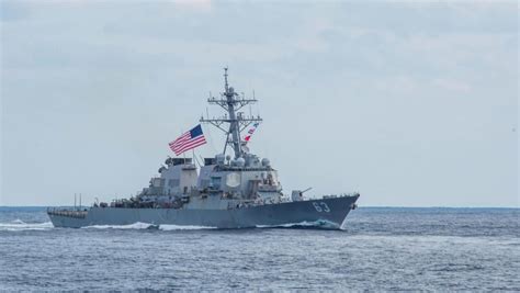 航行自由？美军舰刚穿越台海，055就到美国后花园【长安小师爷】 - YouTube