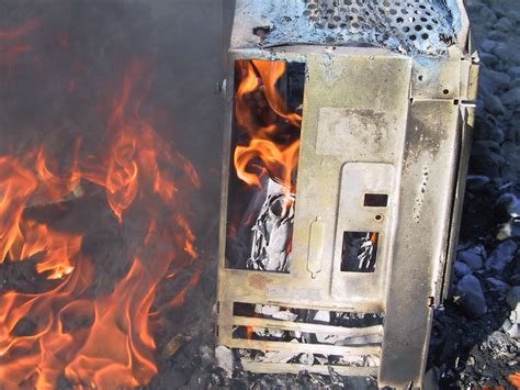 Computer Old Exploding 的图像结果