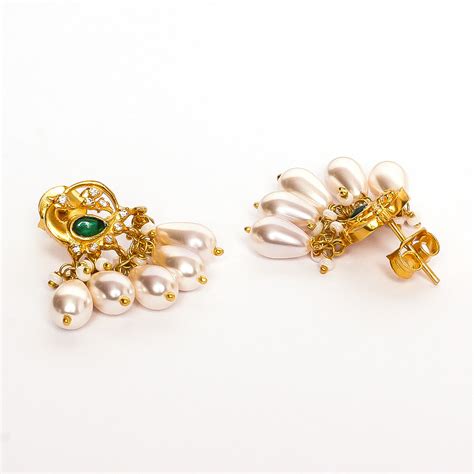 Silver Swan Motif Stud with Pearl Drop Hangings – Unniyarcha