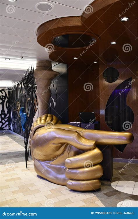 Wonderland Imaginative Cuisine Restaurant Aboard Royal Caribbean ...