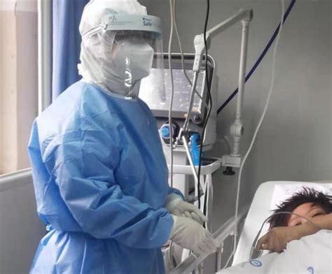 女儿隔ICU视频告别临终母亲最新素材