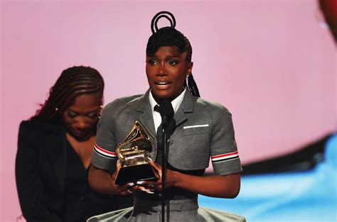 Grammy 2025: Rapper Doechii gets emotional | t2ONLINE