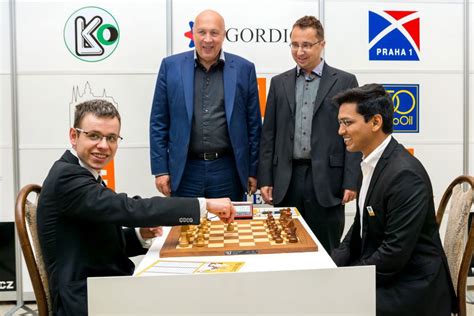 Harikrishna leads 2-1 against Navara at the CEZ Trophy in Prague ...
