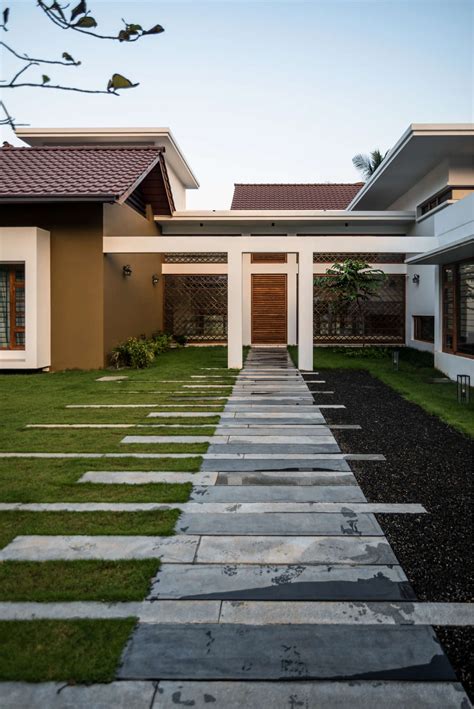4 bedroom 4,695 sqft by Attiks Architecture in Edappal, Kerala