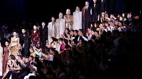 中国国际时装周2024春夏系列开幕 - 中国日报网