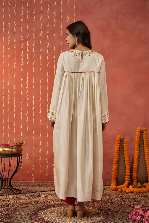 GEHNA: IVORY SILK EMBROIDERED KURTA SET