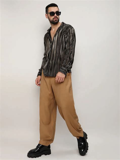 ₹854 | Campus Sutra men's Jet Black & Metallic Gold Pleat-Creased Shirt ...