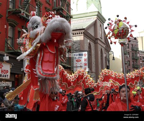 Chinese New Years parade in chinatown NYC Stock Photo - Alamy