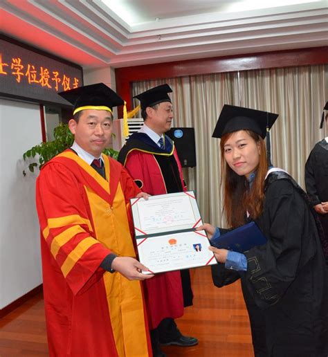 合肥学院我院授予10位韩国留学生学士学位