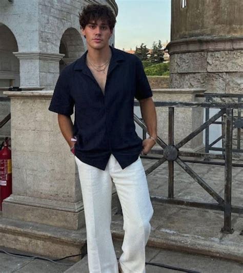 The Top Guide to The Best Black T-Shirt For Men: Timeless Style and ...