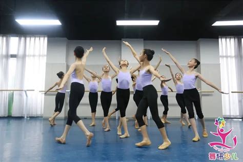 【星汇铭坞】星偶像少儿民族舞暑期班集训集锦_腾讯视频