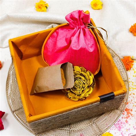 Buy Traditional Holi Gift Hamper | Chandan Holi Hamper | Chandan Tilak ...