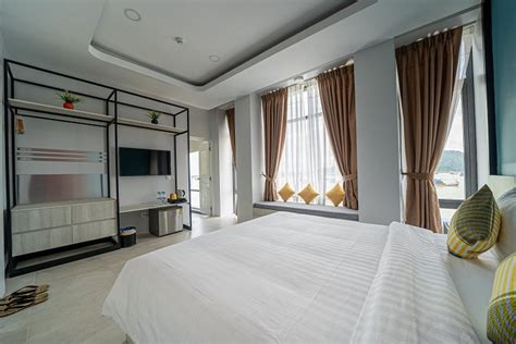 https://dynamic-media-cdn.tripadvisor.com/media/photo-o/22/5c/70/72/ocean-view-suite-immerse.jpg?h=-1&s=1&w=700