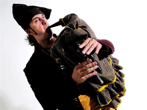 La magia y el humor en la dulzaina de Pepín Banzo | Sociedad ...