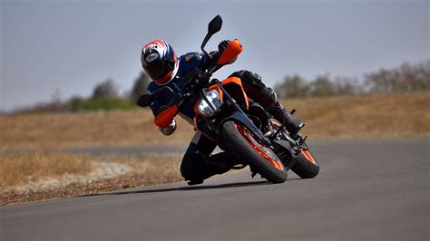 KTM 390 Duke 2017 STD Bike Photos - Overdrive