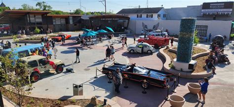Hollywood at Elm Street Plaza, Elm Street Plaza, Wisconsin Dells, 17 ...