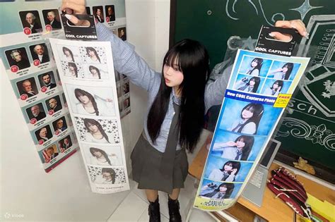 Vintage Film XL Size 4-Cut Photo Experience in Hongdae - Klook India