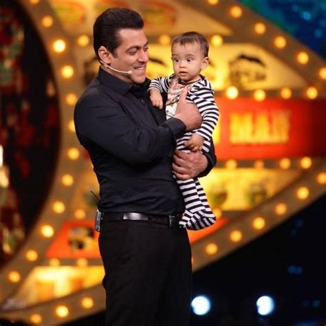 Bigg Boss 10: Salman Khan with nephew Ahil on Weekend Ka Vaar - Photos ...