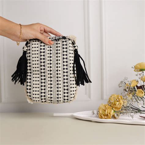 Sandra Goes Mobile Black – Sanskriti777