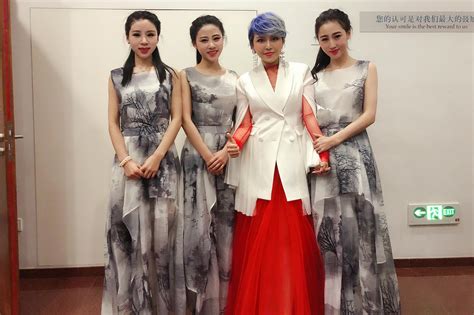 星月三姐妹助阵崔子格全国巡演演唱会北京站，金曲燃爆全场