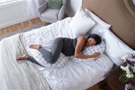 Best Pregnancy Pillows: 4 Types of Pregnancy Pillows | Boppy