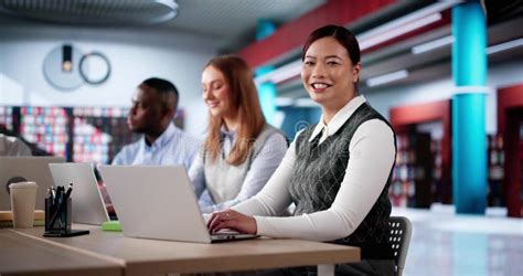 Rezultat imagine pentru Library Woman Wikimedia