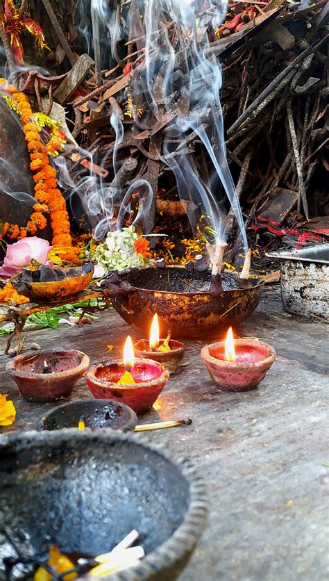 En el Templo del Árbol Ghatotkach en Manali/Himachal Pradesh/India ...