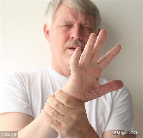 手指發麻不是小事，是身體6個「警告」，尤其老人要注意 - 每日頭條