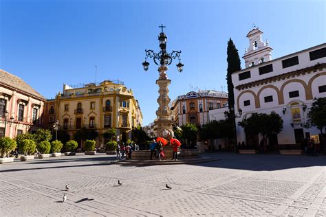Santa Cruz, el barrio de Sevilla que condensa más historia y belleza ...