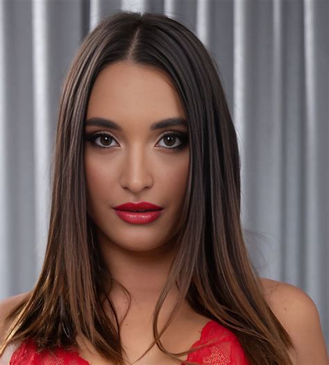 Sara Diamante (Actress) Age, Wiki, Net Worth, Photos, Family, Biography and More