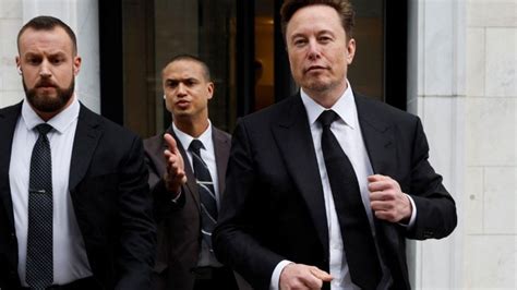 Elon Musk Bodyguards : భయంభయంగా మస్క్.. బాత్‌రూంకు వెళ్లినా ఇద్దరు ...