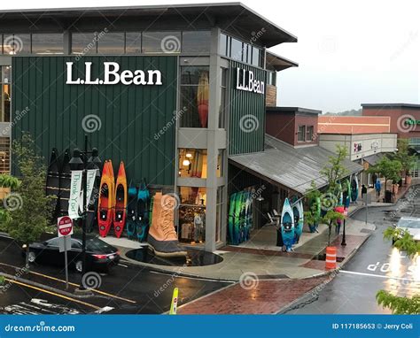 L.L. Bean at Legacy Place, Dedham, MA Editorial Stock Photo - Image of ...