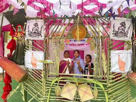 Lok Sabha Election 3rd Phase Voting: व्हीलचेयर पर दिव्यांग, देसी स्टाइल ...