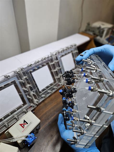 Photocatalyst Panel Reactor for Hydrogen Generation | Metnmat Innovations