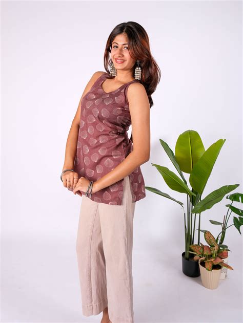 Ira - Women brown round neck sleeveless with dori – Marici