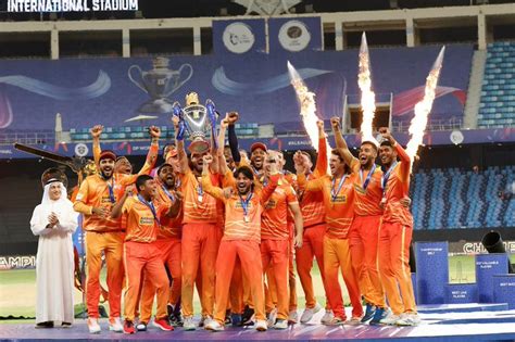 ILT20 FINAL: डेजर्ट वाइपर को हराकर अडानी गल्फ जायंट्स बना चैंपियन, हर ...