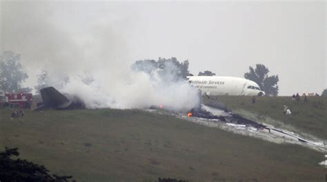 美国科州私人飞机降落时坠毁已致1死2伤(图)|私人飞机|科罗拉多州|降落_新浪新闻