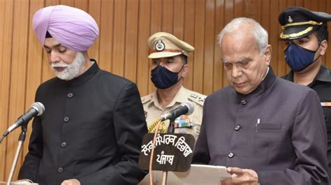 ਰਾਜਪਾਲ ਨੇ CM ਦੀ ਹਾਜ਼ਰੀ 'ਚ ਪੰਜਾਬ ਲੋਕ ਸੇਵਾ ਕਮਿਸ਼ਨ ਦੇ ਚੇਅਰਮੈਨ ਨੂੰ ਅਹੁਦੇ ਦਾ ...