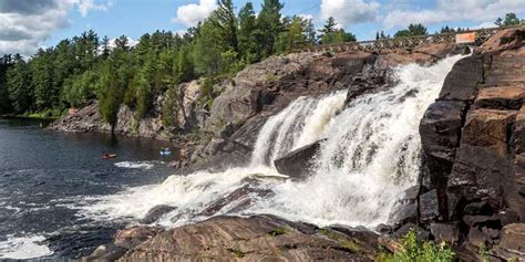 https://assets.simpleviewinc.com/simpleview/image/upload/c_fit%2Cw_800%2Ch_600/crm/muskokaon/Bracebridge-Waterfalls-high-falls_E3A8A33A-C80A-59B5-BDEF7ED74F5AC213-e3a8a2d1e9a4f4b_e3a8a5a9-ee90-cacf-13483169f3505178.jpg