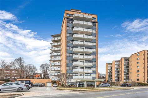 3 Lynn Shore Drive unit 3r Lynn, MA