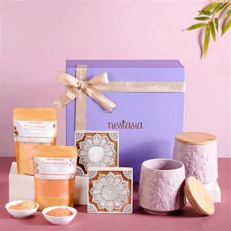 Holi Magic Gift Set Of 7 Online - Premium Gift Hamper | Nestasia