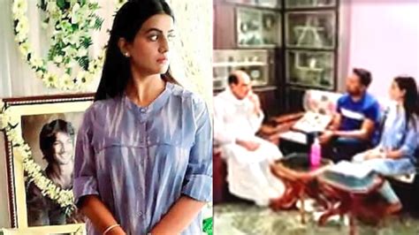 Akshara Singh visits Sushant Singh Rajput's family in Patna, pays ...