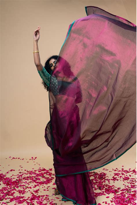 Buy Dark Pink Handwoven Tissue Saree With Green Border | Huts and Looms