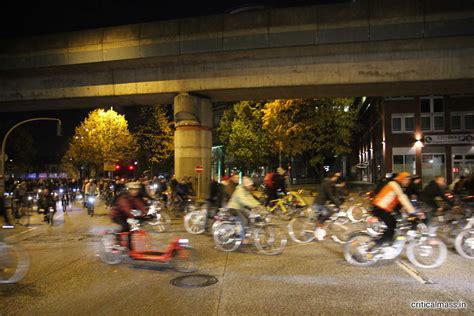 Fotos von der Critical Mass in Hamburg am 26.10.2012