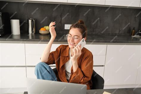 Photo of Business Owner Calling Someone 的图像结果