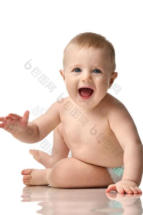 婴儿男孩采用尿布比赛玩具幸福的婴儿小孩比-包图企业站